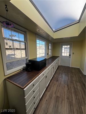 Interior, Pendant Lights, Wood Texture Flooring