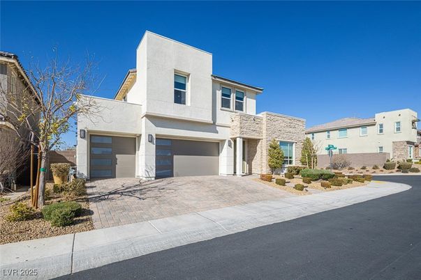 Attached, Exterior, Facade, Modern