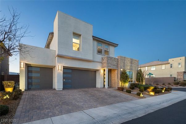 Attached, Exterior, Facade, Modern