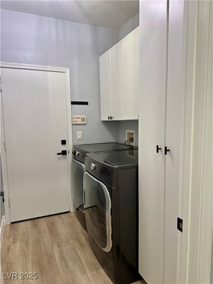 Interior, Washer, Wood Texture Flooring