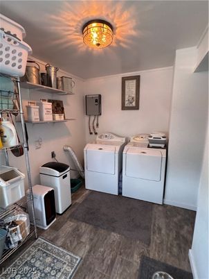 Interior, Washer, Wood Texture Flooring
