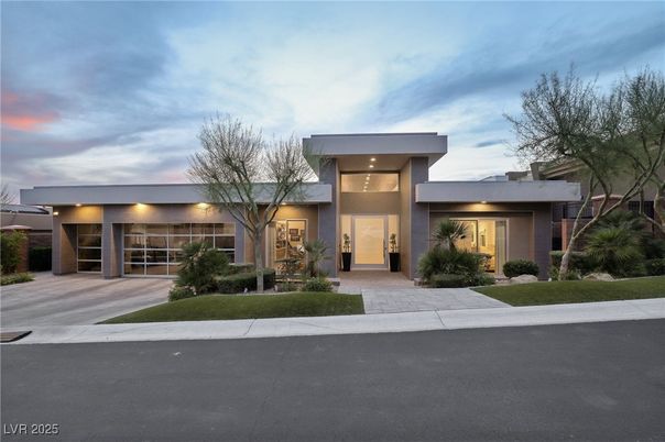 Attached, Exterior, Facade, Modern