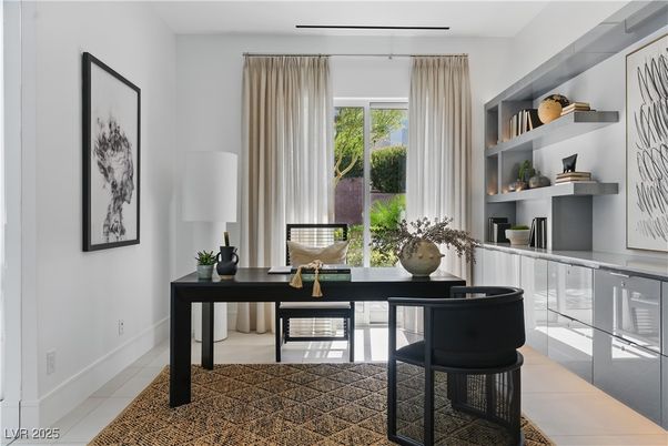 Home Office, Interior
