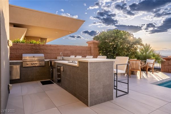 Exterior, Pool, Water