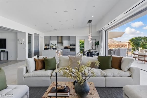 Dining room, Interior, Kitchen, Living room, Pendant Lights, Recessed Lighting, Stainless Steel Appliances