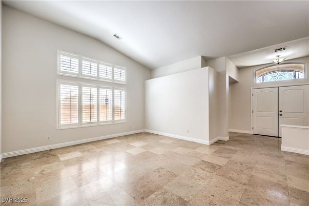 Empty room, Interior
