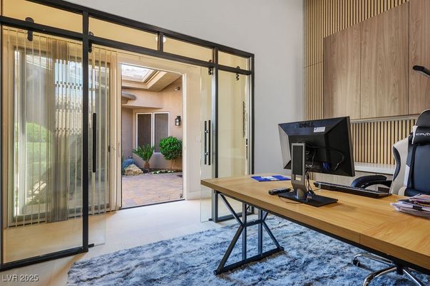 Home Office, Interior