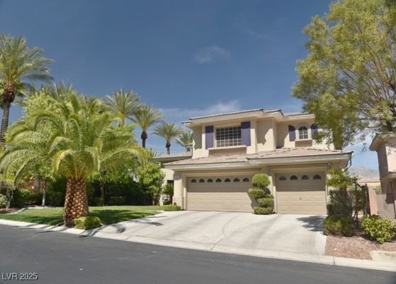 Attached, Exterior, Facade, Mediterranean