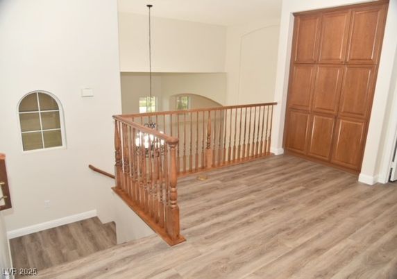 Interior, Pendant Lights, Wood Texture Flooring
