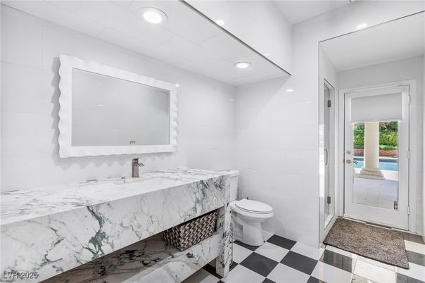 Bathroom, Interior, Recessed Lighting