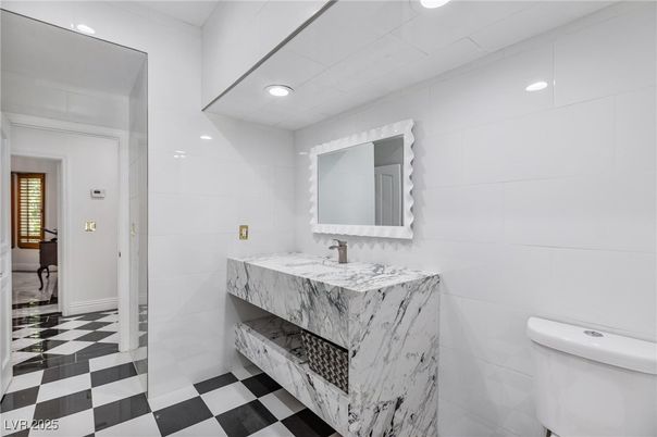 Bathroom, Interior, Recessed Lighting