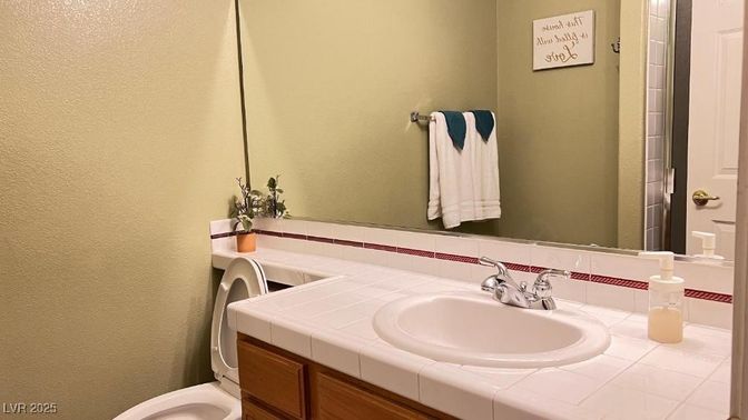 Bathroom, Interior, Tile Countertops