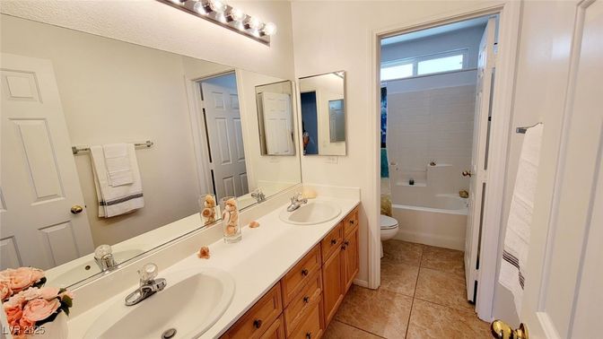 Bathroom, Dual Sink Vanities, Interior
