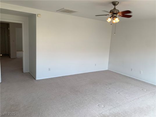 Empty room, Interior