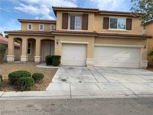 Attached, Exterior, Facade, Mediterranean