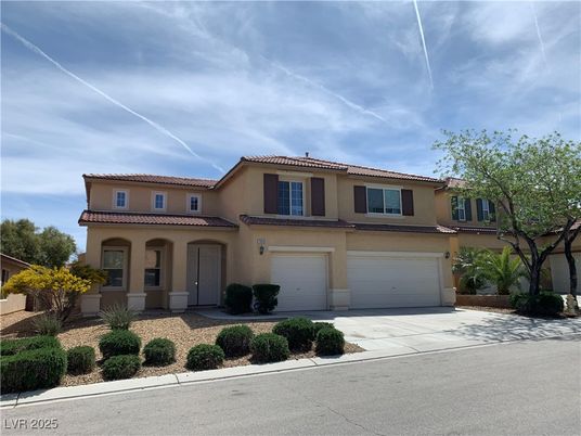 Attached, Exterior, Facade, Mediterranean