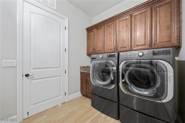 Interior, Washer, Wood Texture Flooring