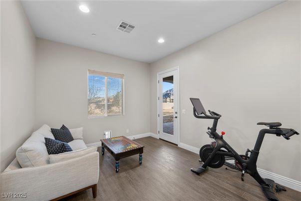 Fitness Equipment, Interior, Recessed Lighting, Wood Texture Flooring