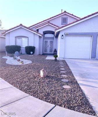 Attached, Exterior, Facade, Mediterranean