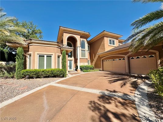 Attached, Exterior, Facade, Mediterranean