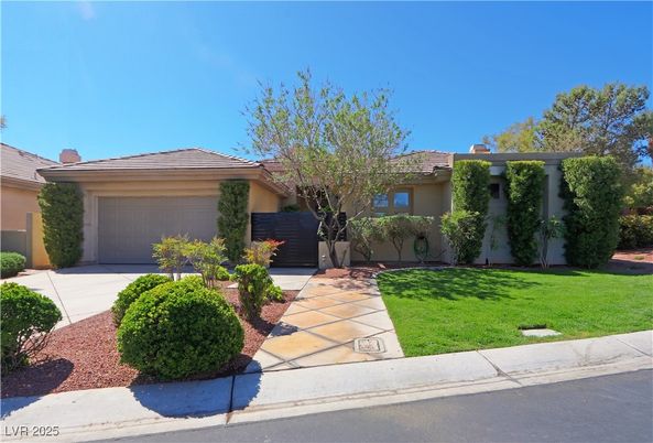 Attached, Exterior, Facade, Ranch