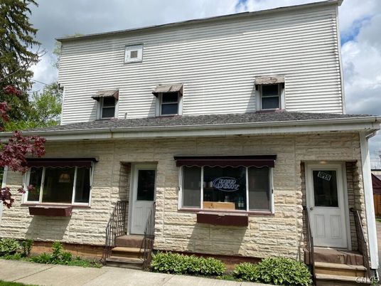 Exterior, Facade, American Foursquare