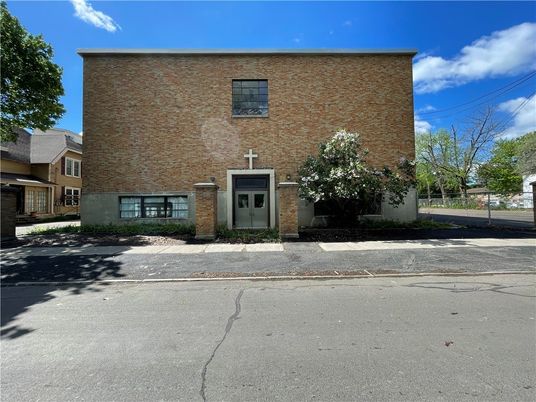 Exterior, Facade, Brick Facade, Rowhouse
