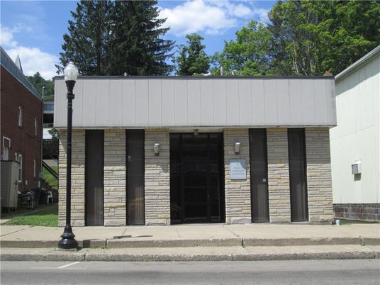 Exterior, Facade, Modern