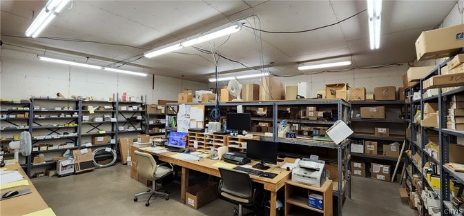 Home Office, Interior