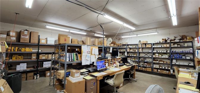 Home Office, Interior