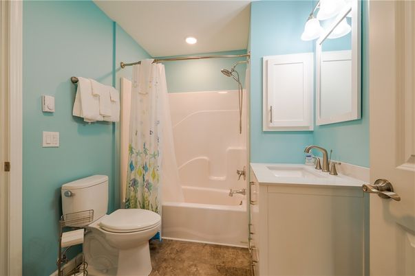 Bathroom, Interior, Recessed Lighting