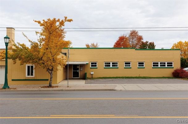 Exterior, Facade, Ranch