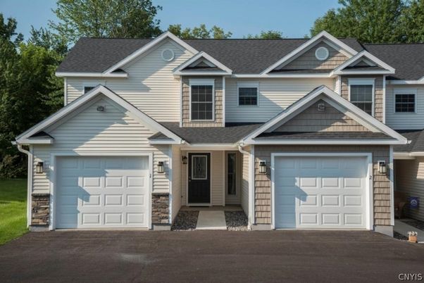 Attached, Exterior, Facade, American Craftsman