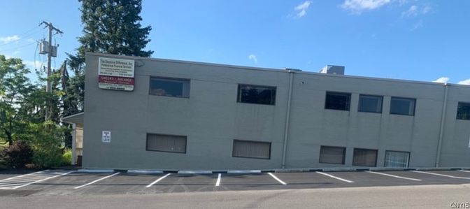 Exterior, Facade, Modern