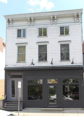 Exterior, Facade, Rowhouse