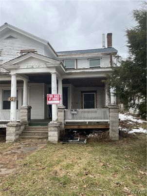 Exterior, Facade, American Foursquare