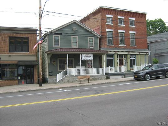 Exterior, Facade, Rowhouse