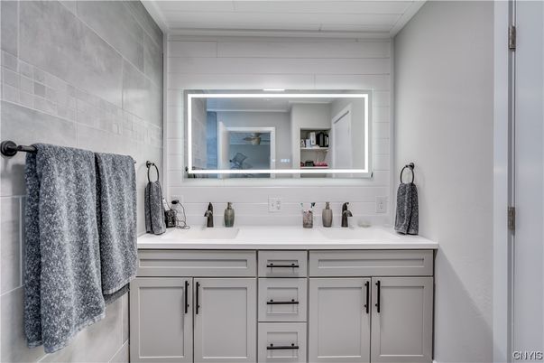Bathroom, Dual Sink Vanities, Interior