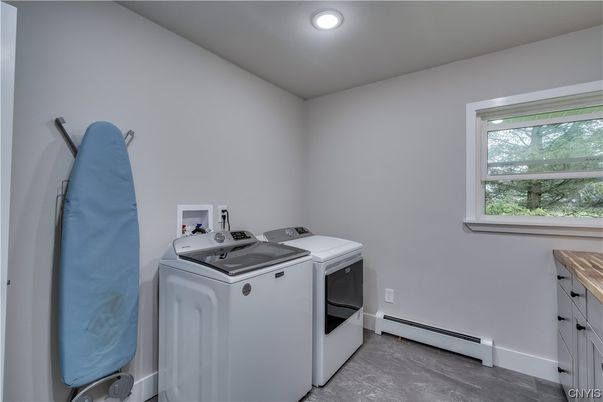 Interior, Recessed Lighting, Washer, Wood Texture Flooring