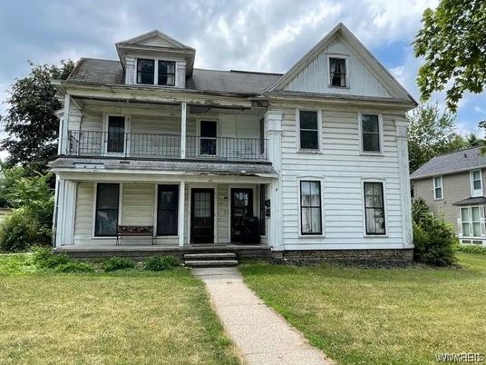 Exterior, Facade, Farmhouse