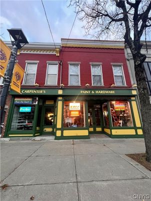 Exterior, Facade, Rowhouse