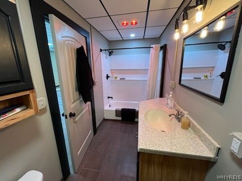 Bathroom, Interior, Recessed Lighting, Wood Texture Flooring