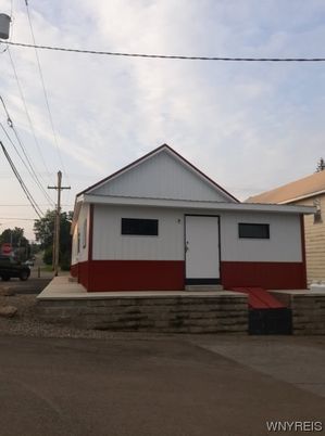 Attached, Exterior, Facade, Ranch