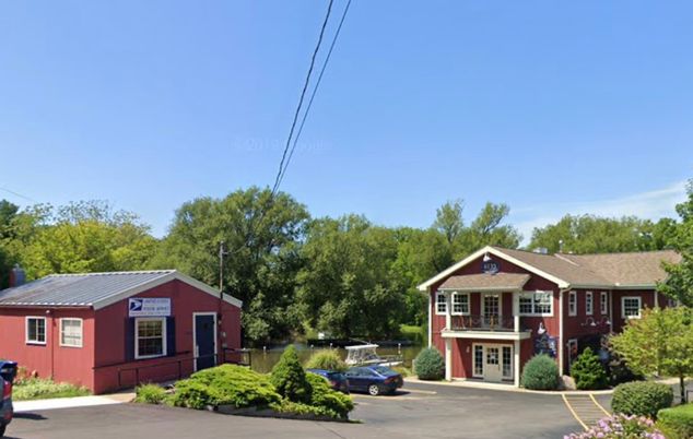 Exterior, Facade, Ranch