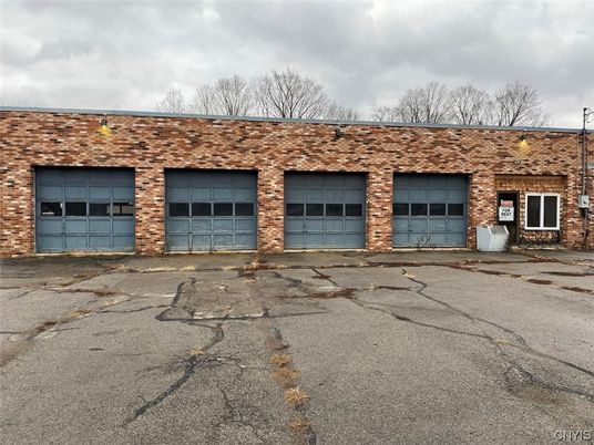 Attached, Exterior, Facade, Brick Facade, Ranch