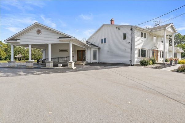 Exterior, Facade, Farmhouse