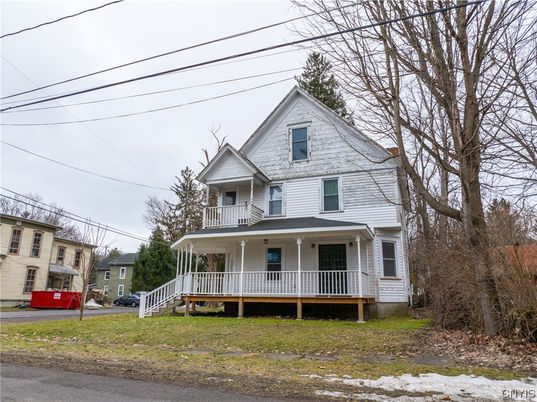 Exterior, Facade, Queen Anne Victorian