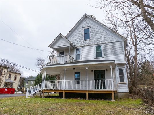 Exterior, Facade, Queen Anne Victorian