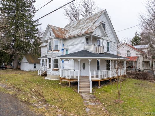 Backyard, Exterior, Facade, Queen Anne Victorian