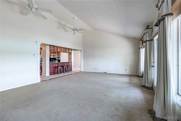 Empty room, Interior